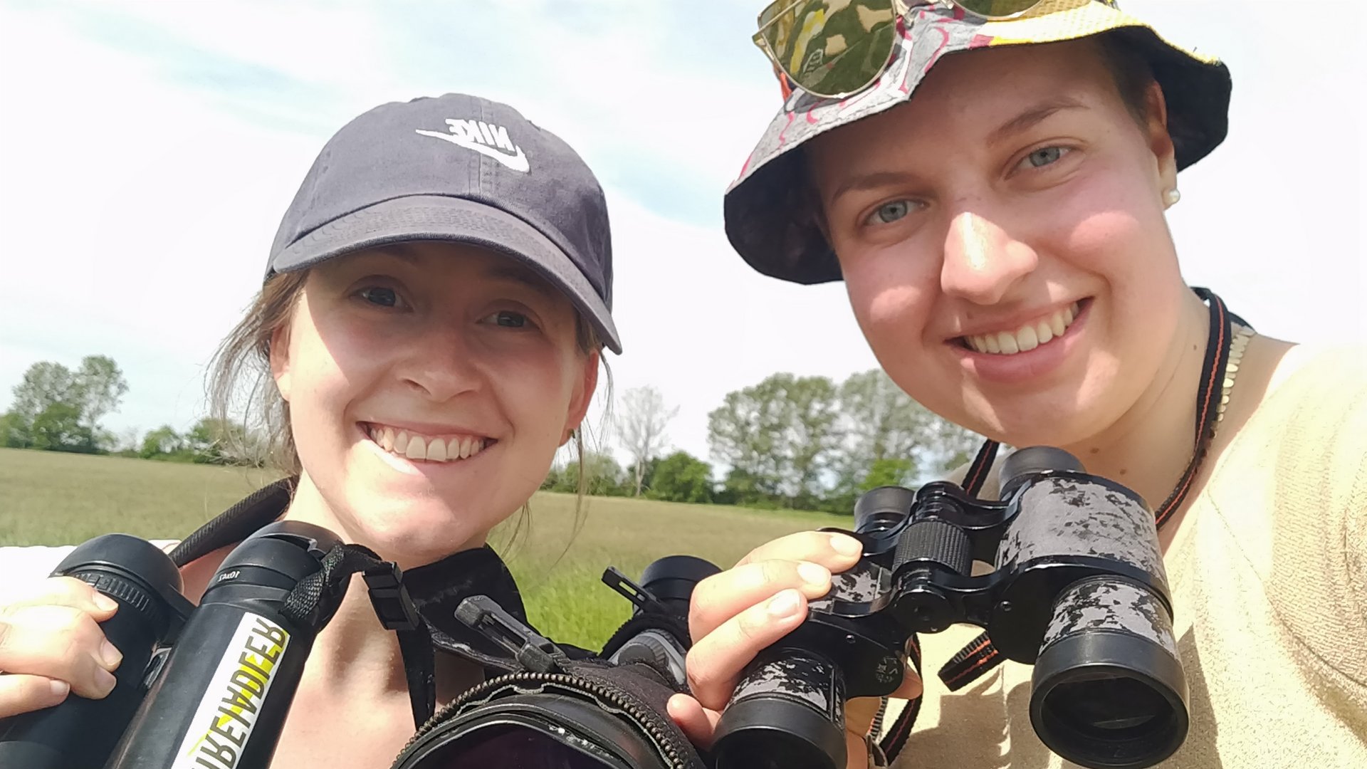 Zwei Umweltpraktikantinnen im Einsatz (Foto Laura Marz) Zwei Umweltpraktikantinnen im Einsatz (Foto Laura Marz)