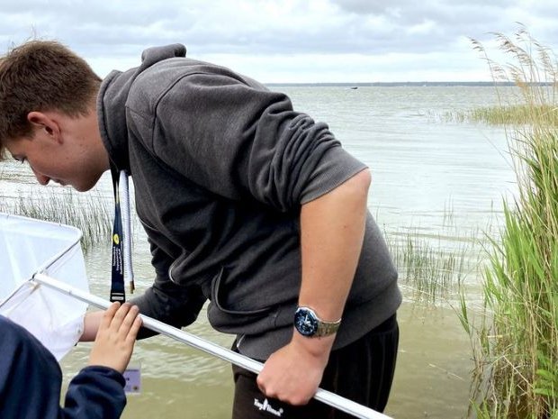 Projekttag am Bodden mit Umweltpraktikant Tom